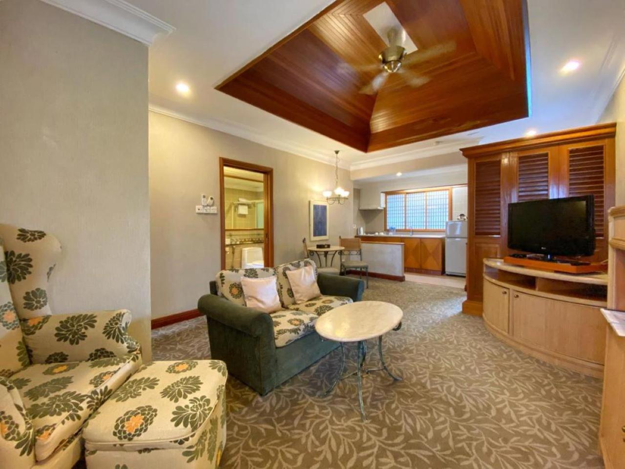 Tiara Labuan Hotel Eksteriør billede